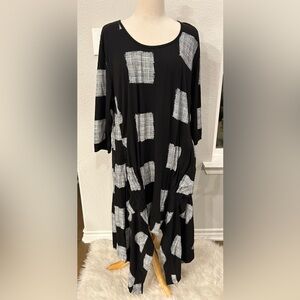 Snapdragon & Twig Black and white asymmetrical lagenlook Dress XL